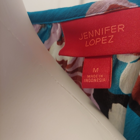 NWT Jennifer Lopez floral cold should/sleeve top - Picture 3 of 5